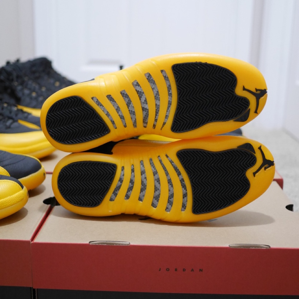 Nike Air Jordan 12 Retro Black University Gold - Picture 4 of 11